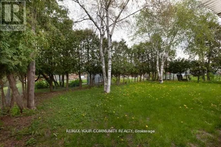8 STANWOOD CRESCENT, Toronto (Humbermede), Ontario M9M1Z9