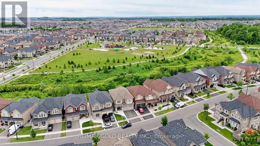 16 ACTION DRIVE, Brampton (Northwest Brampton), Ontario L7A4X8