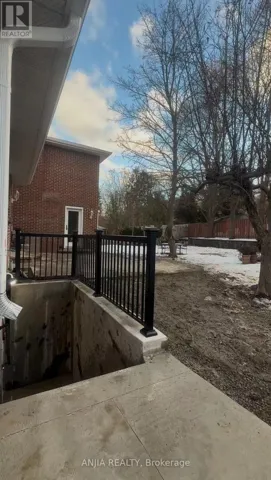 2482 ROBIN DRIVE, Mississauga (Sheridan), Ontario L5K2G3