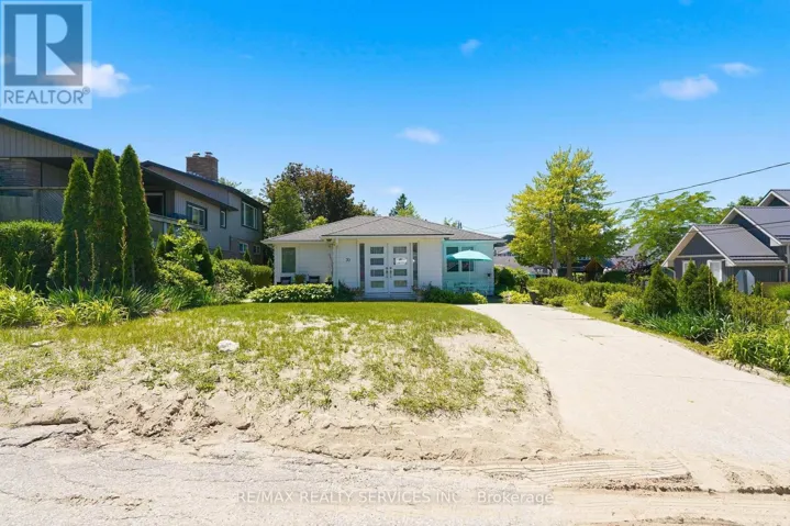 70 OAK STREET, Lambton Shores (Grand Bend), Ontario N0M1T0