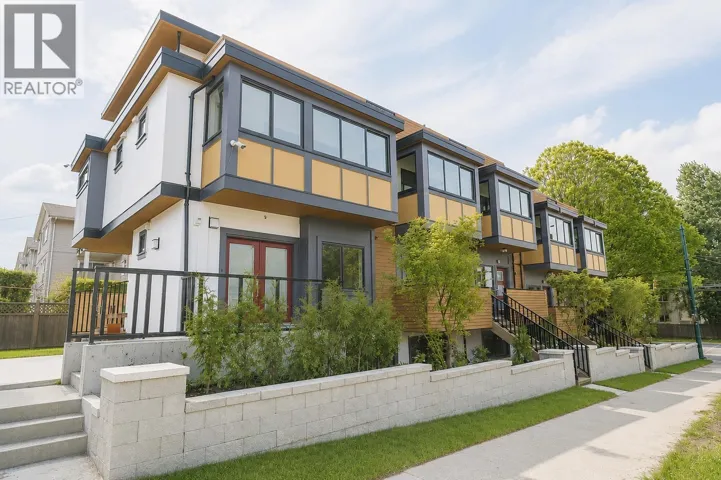 2412 DUNDAS STREET, Vancouver, British Columbia V5K1P6