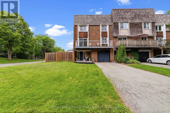 2073 WORTHINGTON DRIVE, Oakville (BR Bronte), Ontario L6L1E2