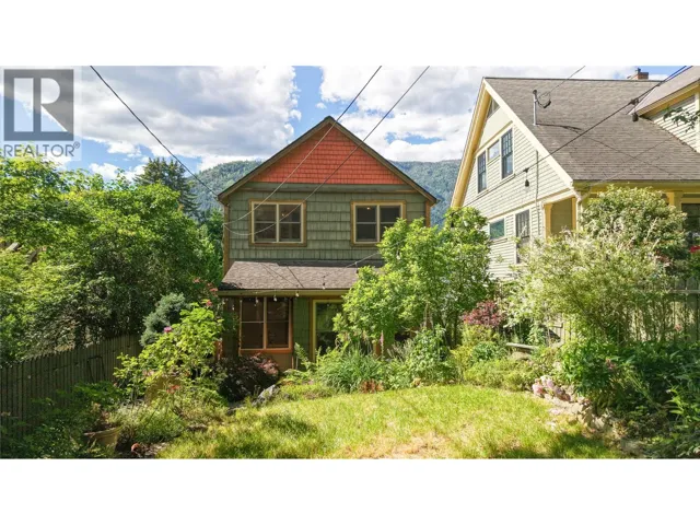 713 CARBONATE Street, Nelson, British Columbia V1L4P9