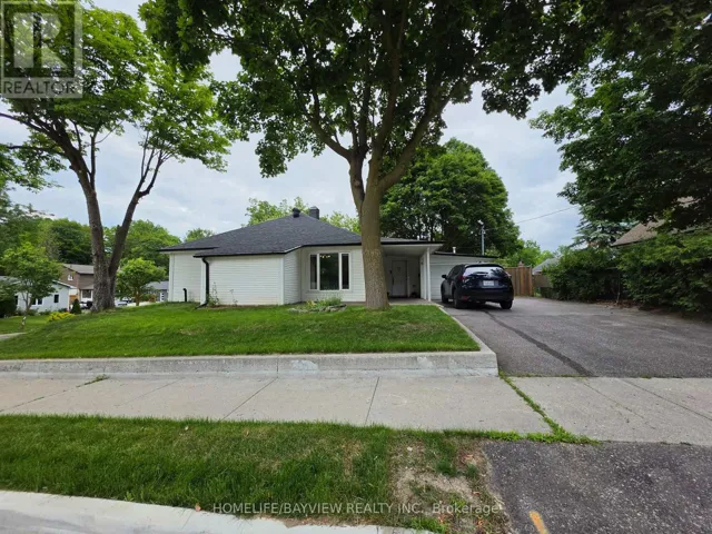 81 DENNE BOULEVARD, Newmarket (Bristol-London), Ontario L3Y4H5