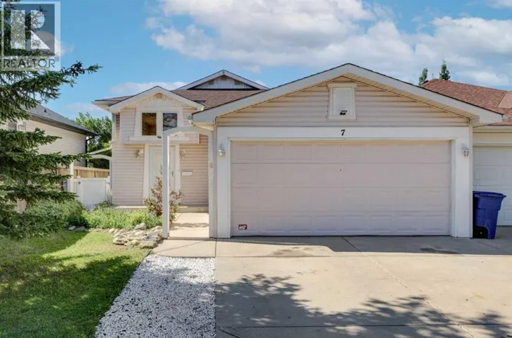 7 Canoe Close, Airdrie, Alberta T4B2N3