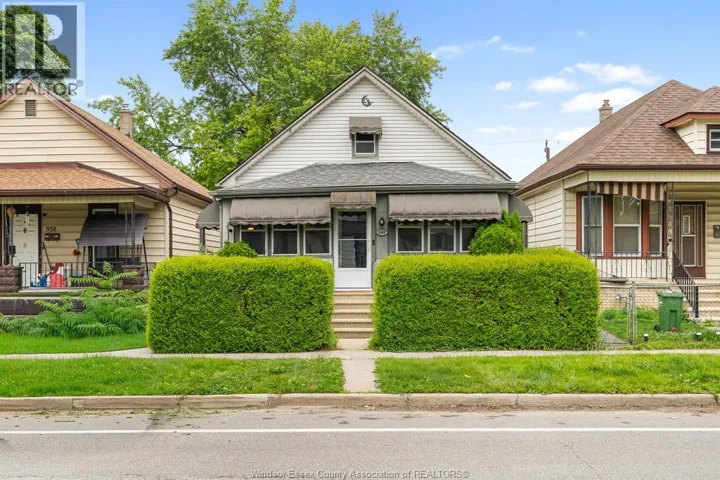 942 Lincoln ROAD, Windsor, Ontario N8Y2H2