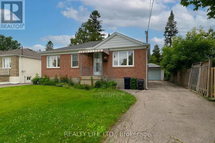 24 BATTERSEA CRESCENT, Toronto (Maple Leaf), Ontario M6L1G8