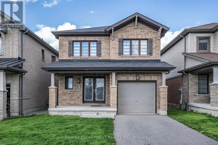 32 HEDGES CRESCENT, Hamilton (Stoney Creek Mountain), Ontario L8J1X5