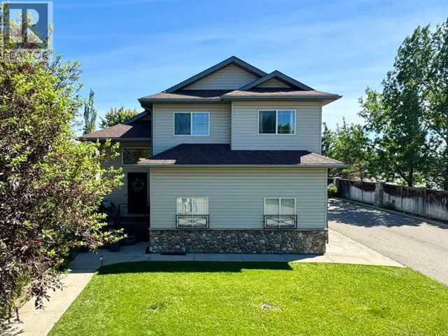 2 Riverbrook Close W, Lethbridge, Alberta T1K7P2