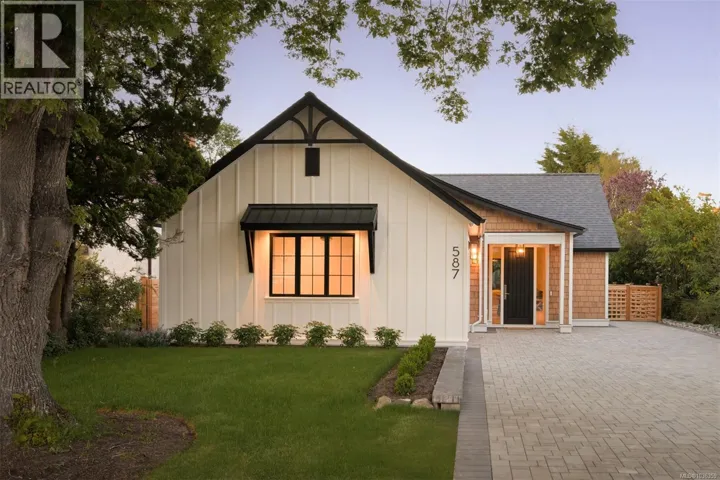 587 Oliver St, Oak Bay, British Columbia V8S4W2