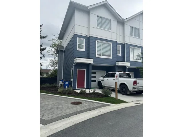 8 19330 FAIRWAY DRIVE, Surrey, British Columbia V3S0B7