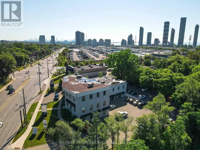 107 - 523 THE QUEENSWAY WAY, Toronto (Stonegate-Queensway), Ontario M8Y1J7