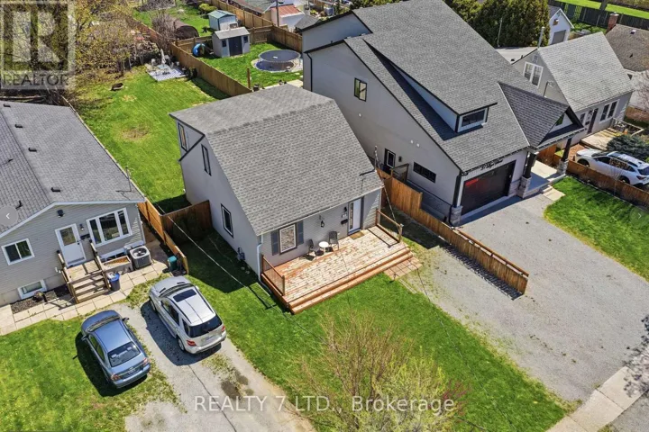29 LLOYD STREET, St. Catharines (Western Hill), Ontario L2S2P1