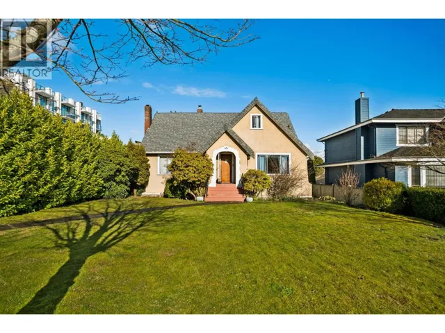 475 W 27TH AVENUE, Vancouver, British Columbia V5Y2K4