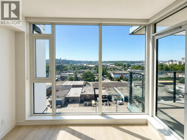 1304 1471 HUNTER STREET, North Vancouver, British Columbia V7J1H3