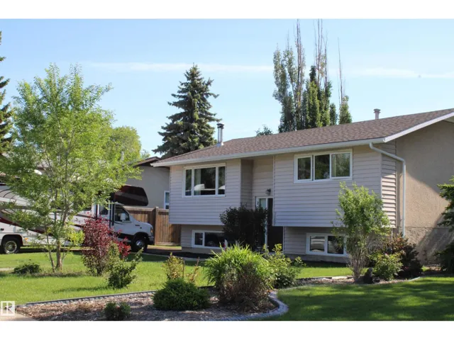 2007 67 ST NW, Edmonton, Alberta T6K2H7