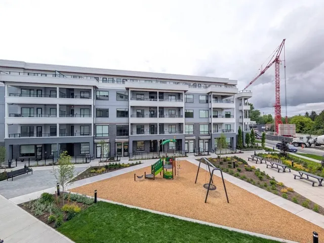325 6270 GOOSEBERRY DRIVE, Surrey, British Columbia V3S0C8