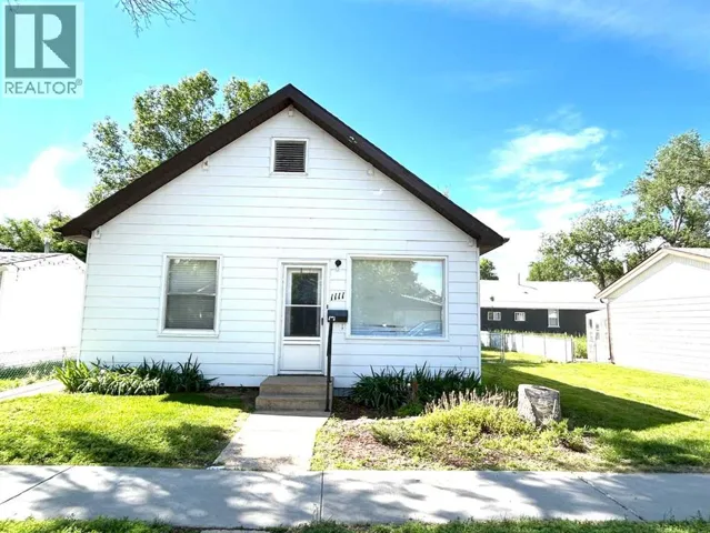 1111 Braemar Street SE, Medicine Hat, Alberta T1A0W1
