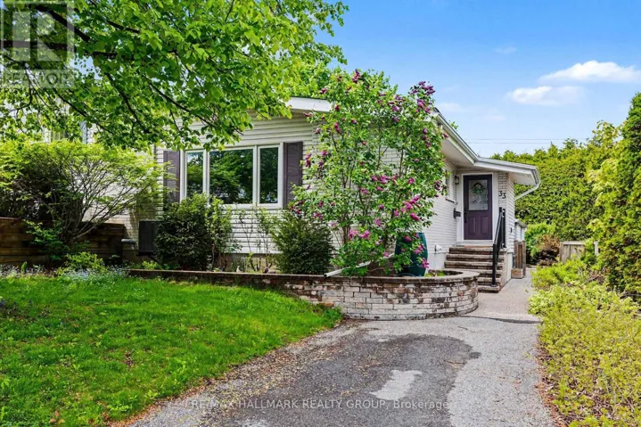 33 NEWBURY AVENUE, Ottawa, Ontario K2E6K7