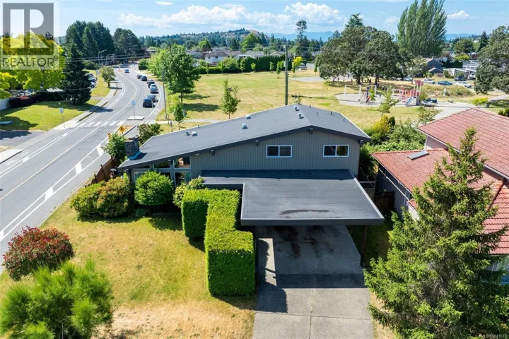 4070 Larchwood Dr, Saanich, British Columbia V8N6H7