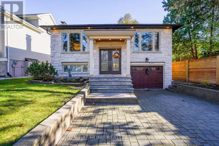 220 OVERTON PLACE, Oakville (CP College Park), Ontario L6H1E9