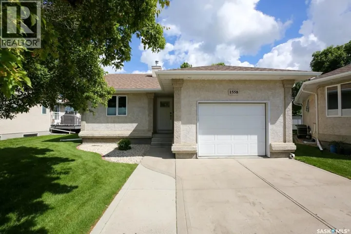1558 DEWDNEY BAY E, Regina, Saskatchewan S4Z1A7