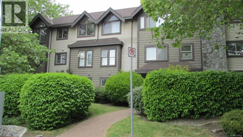 302 108 Gorge Rd W, Saanich, British Columbia V9A1M2