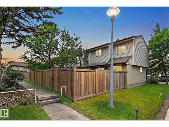 1767 LAKEWOOD RD S NW, Edmonton, Alberta T6K3B8