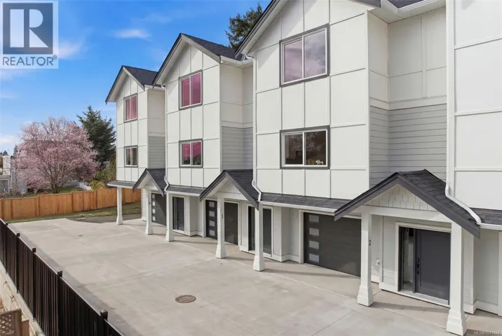 3 621 Broadway St, Saanich, British Columbia V8Z2G5