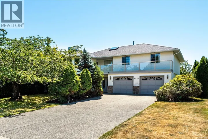 1847 El Sereno Dr, Saanich, British Columbia V8N6K4