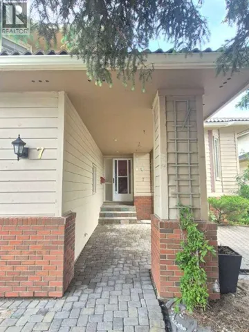 7 Suncastle Crescent SE, Calgary, Alberta T2X2W9