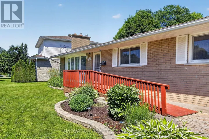13 DORLAND CRESCENT, Ottawa, Ontario K2H6E6