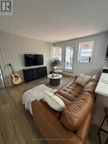 UPPER - 1167 WOODBINE AVENUE, Toronto (Woodbine-Lumsden), Ontario M4C1C6