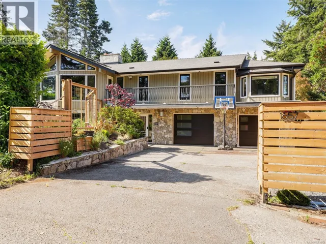 1657 Ash Rd, Saanich, British Columbia V8N2T2