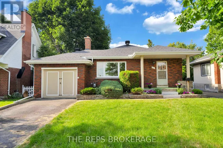 301 KNOX CRESCENT, Ottawa, Ontario K1G0K9