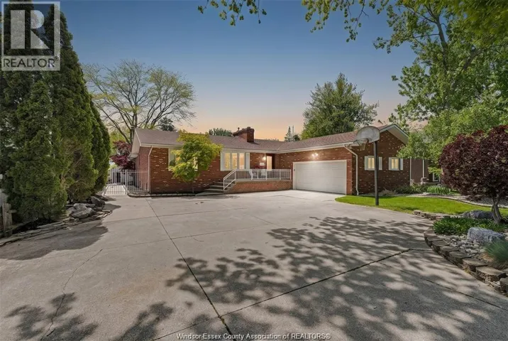 274 IRWIN, Essex, Ontario N8M2T6