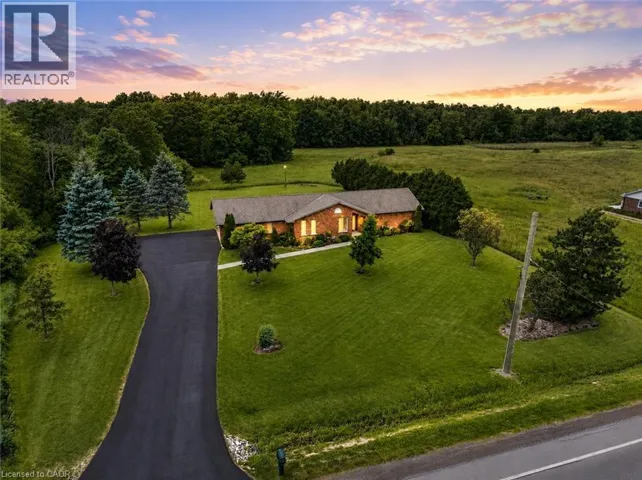 398 MOUNTAIN Road, Grimsby, Ontario L3M4E7