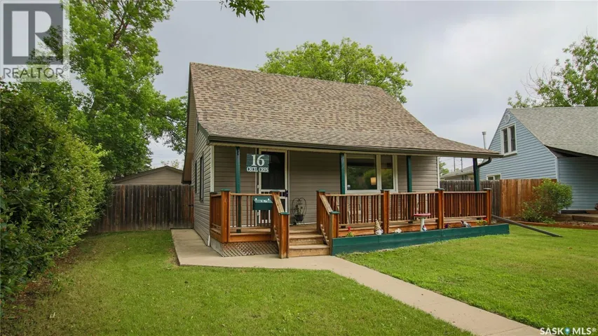 16 CECIL CRESCENT, Regina, Saskatchewan S4T5Y5