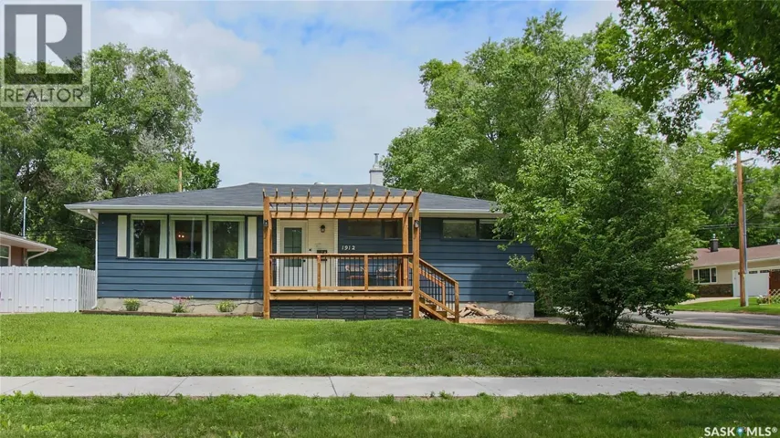 1912 GRANT DRIVE, Regina, Saskatchewan S4S4V6