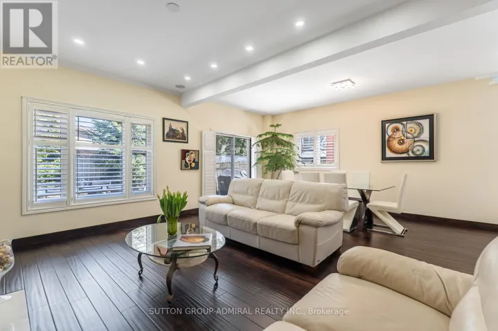 626 COLLEGE MANOR DRIVE, Newmarket (Gorham-College Manor), Ontario L3Y8M7