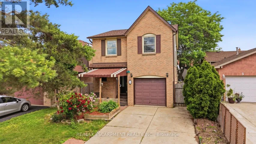 3 TWINOAKS CRESCENT, Hamilton (Stoney Creek Mountain), Ontario L8J2E6