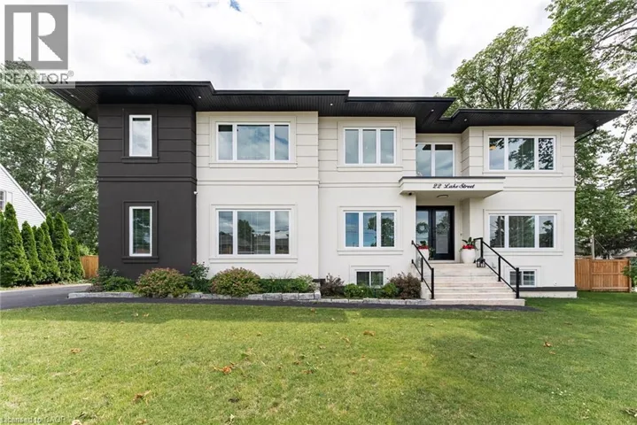 22 LAKE Street, Grimsby, Ontario L3M2G7