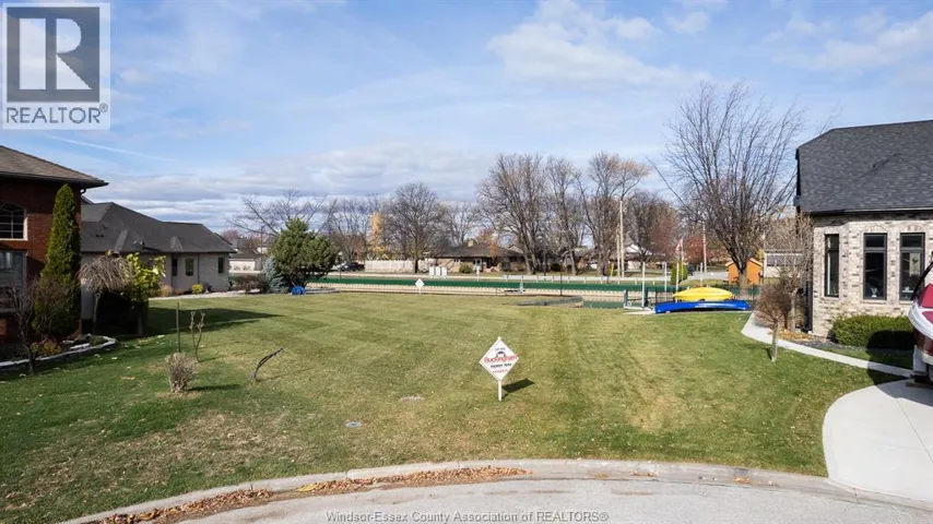 256 MOCERI CRESCENT, Lakeshore, Ontario N8N5A9