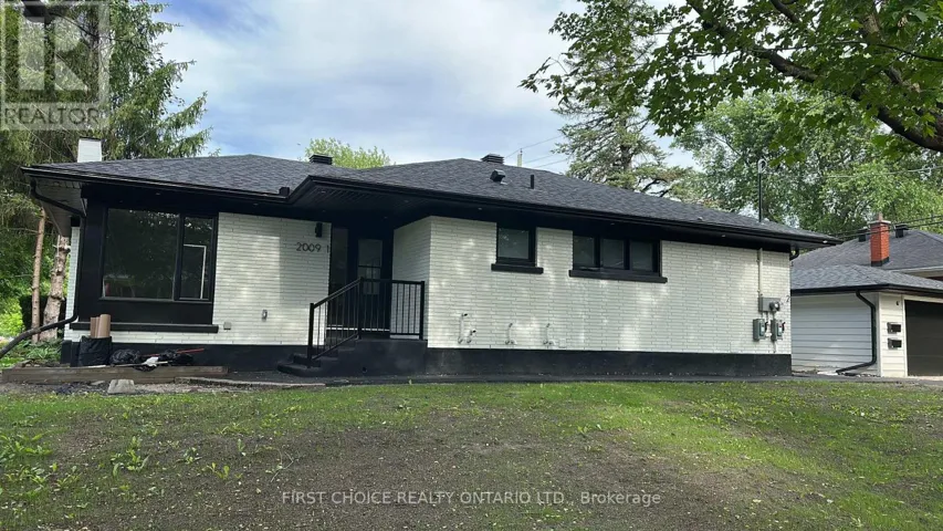 2009 ARCH STREET, Ottawa, Ontario K1G2G9
