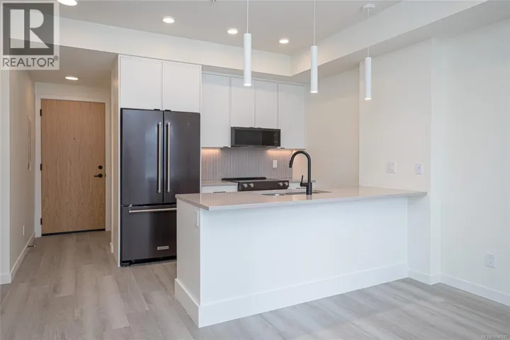 304 1102 Esquimalt Rd, Esquimalt, British Columbia V9A0L3
