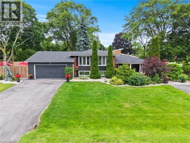 8 BENDAMERE Drive, Grimsby, Ontario L3M2N3