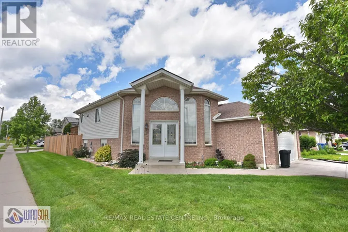 3602 HOLBURN STREET, Windsor, Ontario N9E4V4
