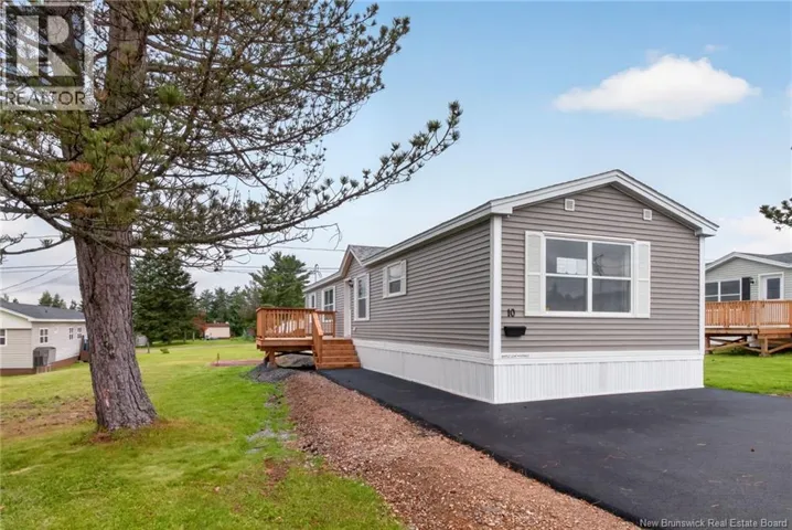 10 Linda Lane, Moncton, New Brunswick E1E3T8