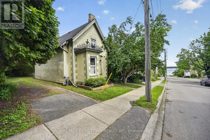 33 PARK STREET, Brockville, Ontario K6V2G3