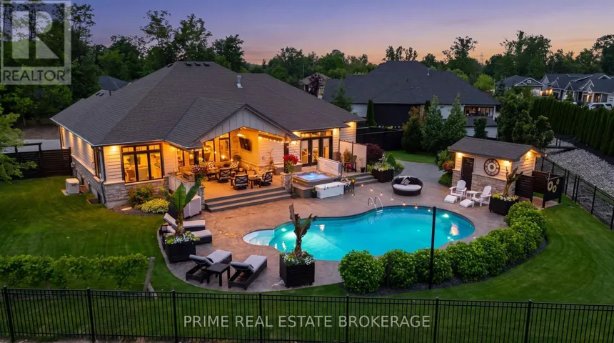 34 ERIN PLACE, Lambton Shores (Grand Bend), Ontario N0M1T0